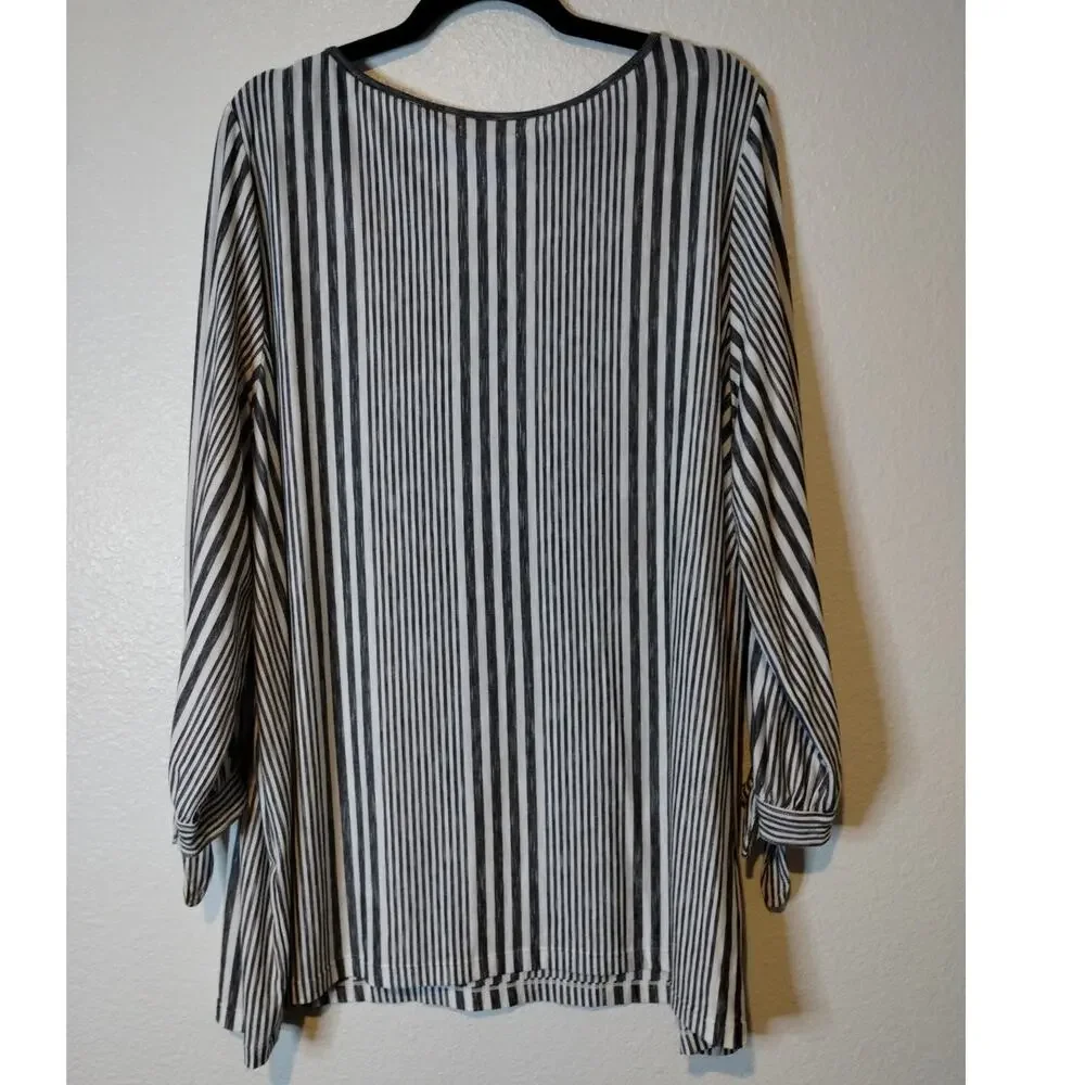 Max Studio Size 2X Gray White Striped Tie Knot Sleeves Super Soft Tunic T-Shirt